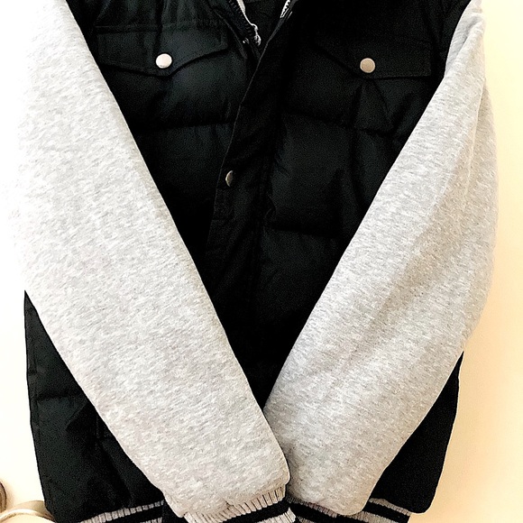 🆕 US ICON puffy Black Vested Jacket w/ Gray sweatpant material sleeves & hood - Picture 7 of 15